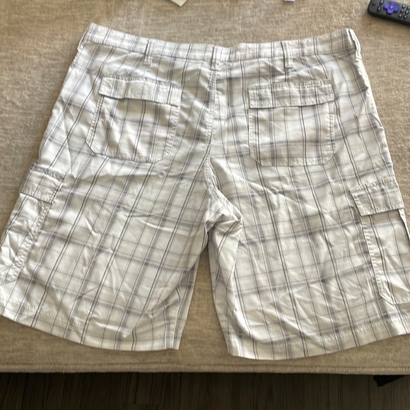 Lee Dungarees Cargo White & Gray/Blue Plaid Shorts 42 - Picture 3 of 8
